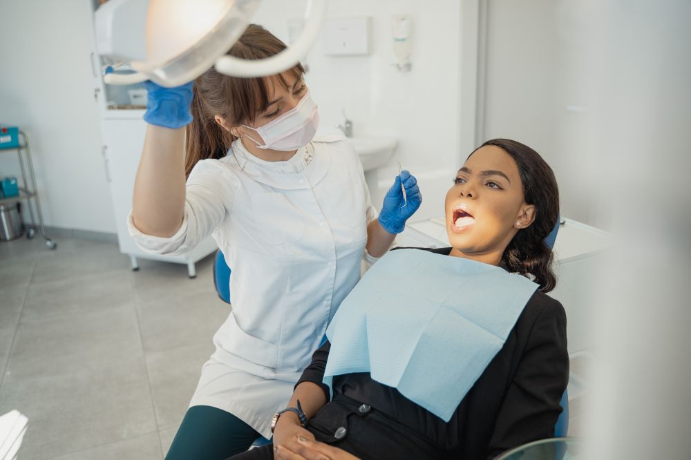 Uppsök tandläkare i Östersund när tanden knäcks i skidbacken