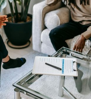 Vad gör en psykiatriker och när kan det vara rätt stöd?