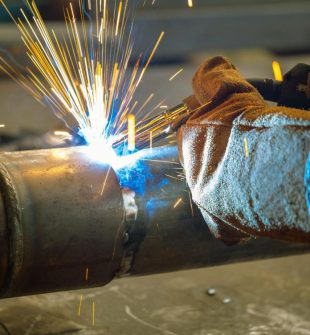Rörsvetsning med licenssvets: Nyckeln till säkra industrirör och driftssäkra anläggningar