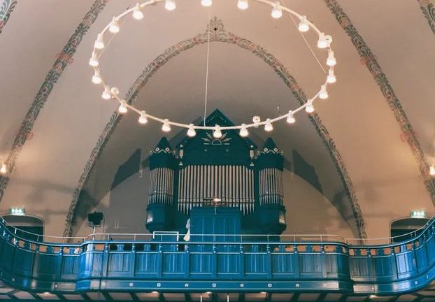 Belysning kyrka  ljus som bevarar, förstärker och förenklar underhåll