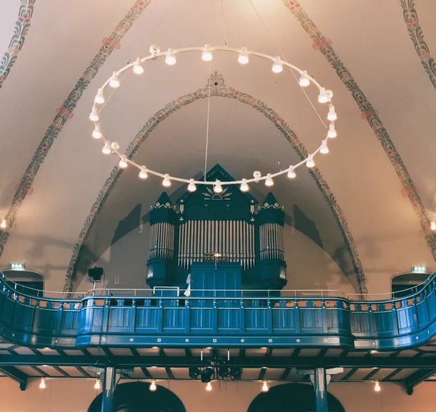 Belysning kyrka  ljus som bevarar, förstärker och förenklar underhåll