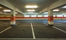 Linjemålning parkering  så skapar man säkra och tydliga parkeringsytor